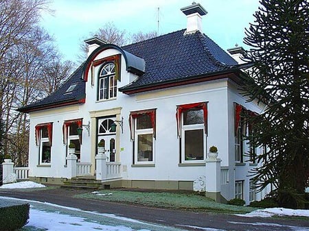 512px-Havezate_Oosterbroek_voor_en_zijkant
